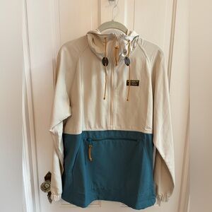 NWT LL Bean Mountain Classic Anorak size medium colors shore/storm
